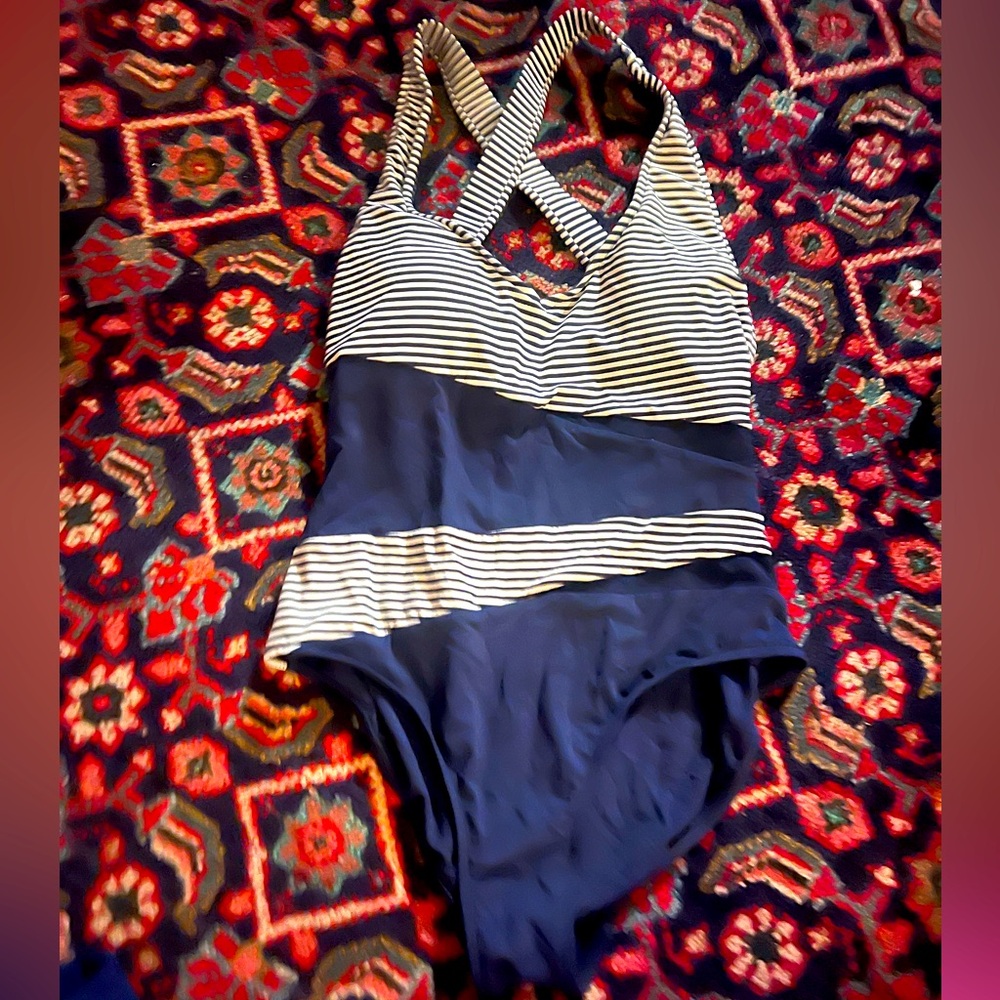 NIP/TUCK One Piece Striped and Solid Cross Back One-Piece Size 4 US 8 UK